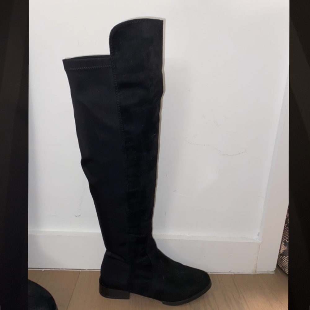 Black high knee suede boots